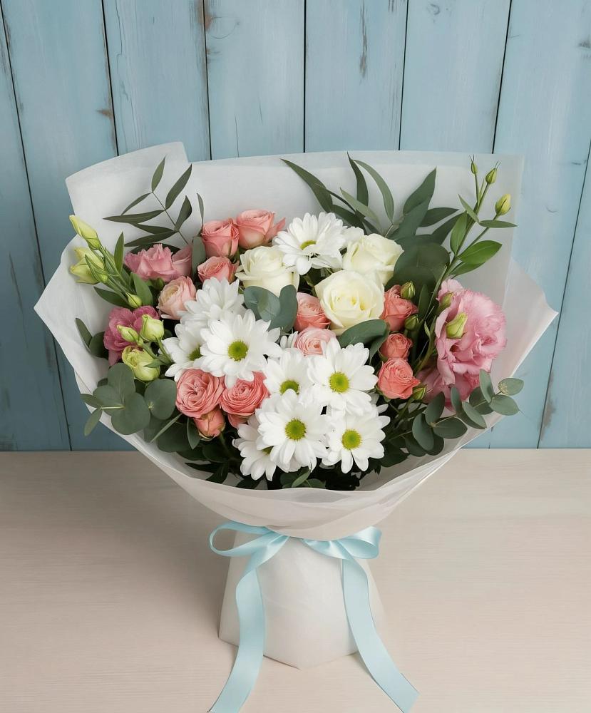 Букет цветов из: Розы, Лизиантусы и Хризантемы в Новой Ляле