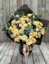 Букет цветов из:  Розы и Лизиантусы в Новой Ляле