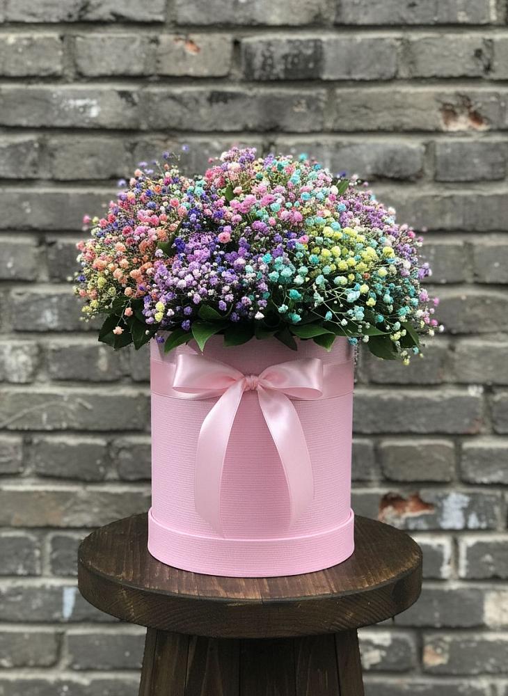 Цветочная композиция из Гипсофила и Розы в шляпной коробке в Новой Ляле