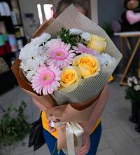 Букет цветов из:  Герберы, Розы и Хризантемы в Новой Ляле