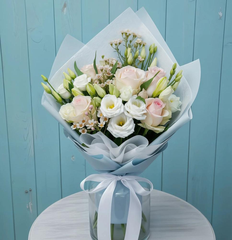 Букет цветов из: Розы и Лизиантусы в Новой Ляле