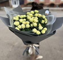 Букет Белые кустовые розы Солинеро в Новой Ляле