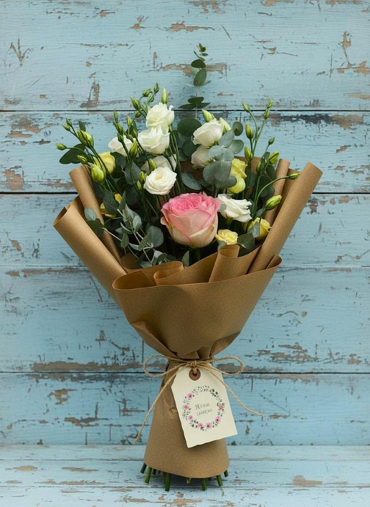 Букет цветов из: Розы и Лизиантусы в Новой Ляле