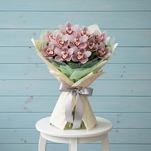 Букет цветов из:  Орхидеи и Розы #REPLACE_PRED# Новой Ляле