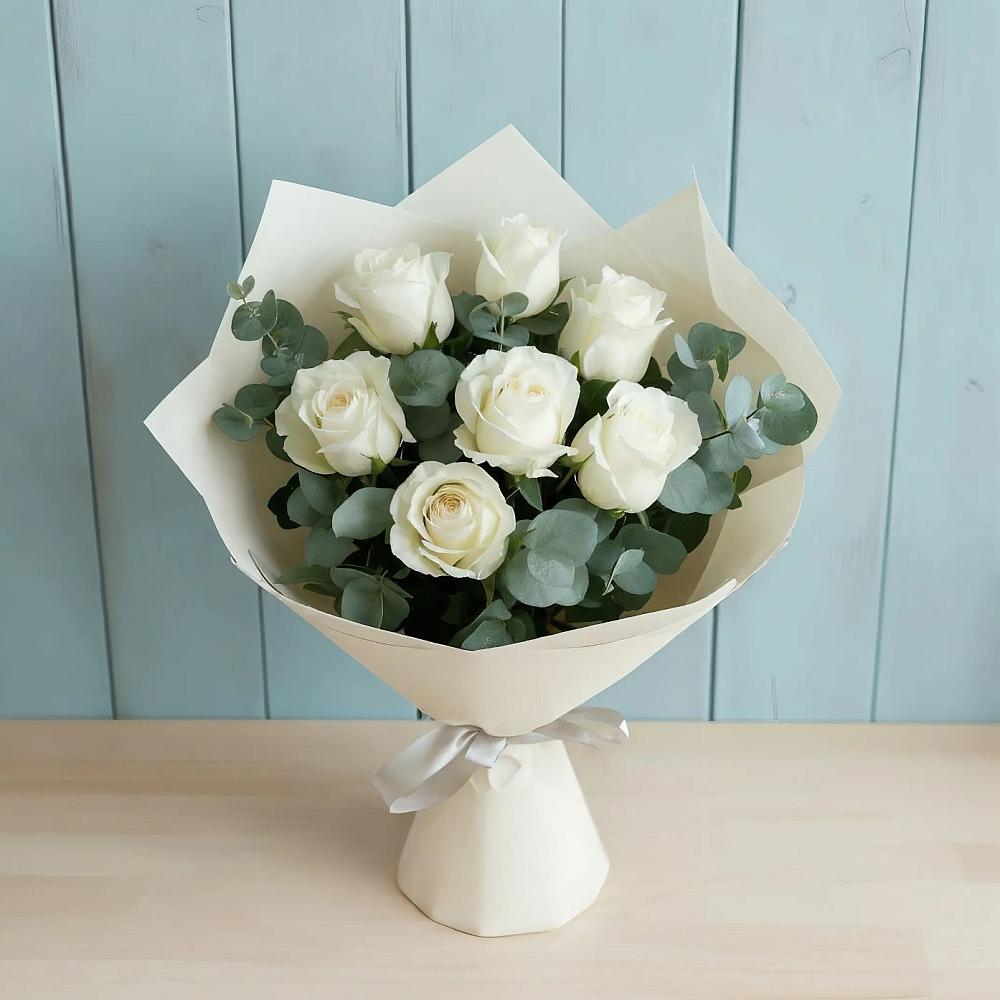 Букет Белые розы в Эвкалипте в Новой Ляле