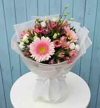 Букет цветов из:  Герберы, Альстромерии и Лизиантусы в Новой Ляле