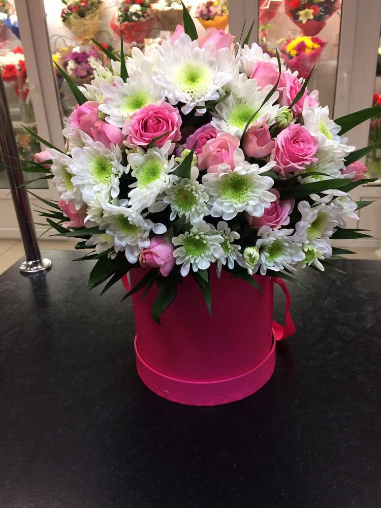 Цветочная композиция из Розы и Хризантемы в шляпной коробке в Новой Ляле