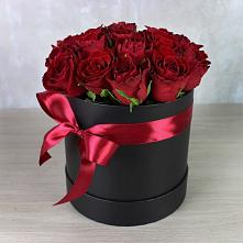 Цветочная композиция из Розы в шляпной коробке в Новой Ляле