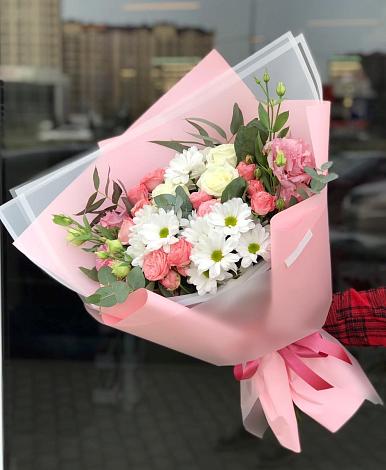 Букет цветов из: Розы, Лизиантусы и Хризантемы в Новой Ляле
